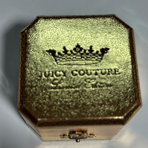 Juicy Couture Gold, cream & Pink Bunny mask Charm.
Limited edition 2011 NIB - Picture 8 of 9